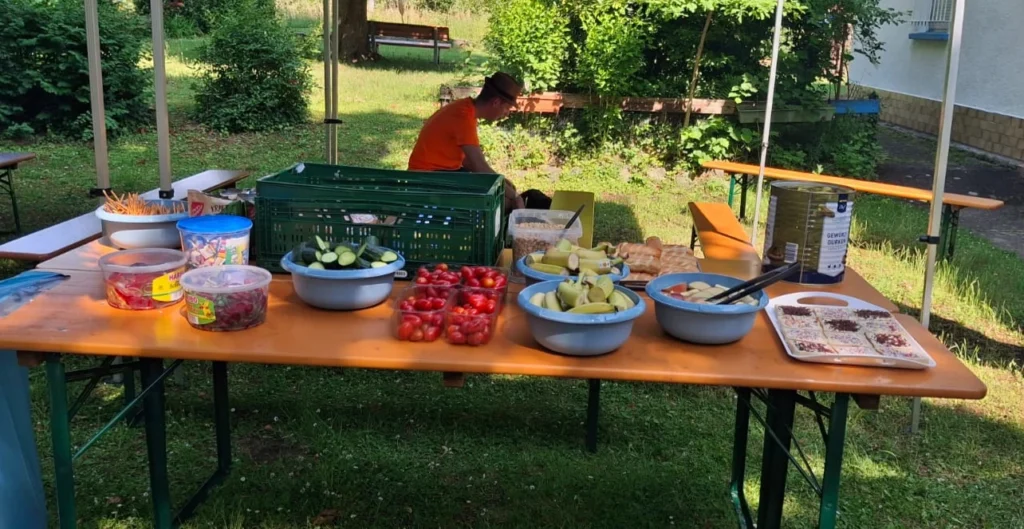 Snacks beim Extremwandern. Gurken, bananen