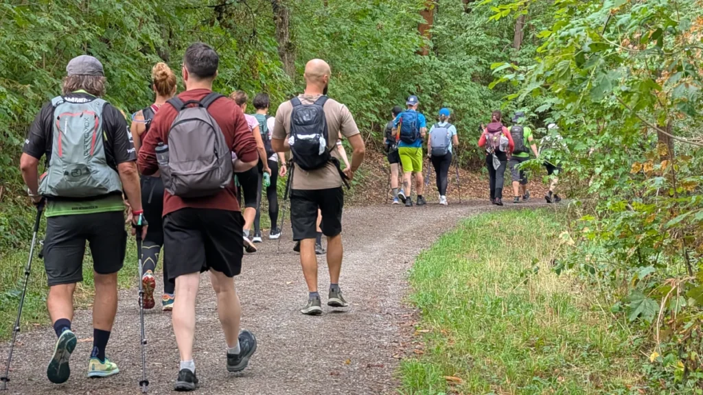 Extremwandern Extremewandershop Extremmarsch Ausrüstung Wandern Gruppe beim Wandern