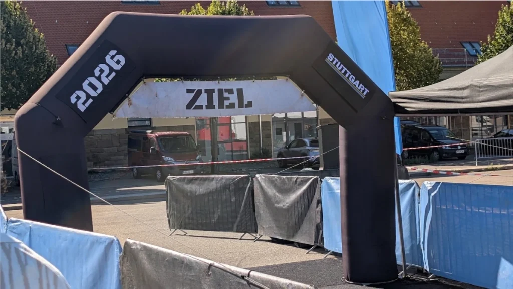 Extremwandershop Extremwandern Extremmärsche Einsteigersets Megamarsch Bild von Zielbogen